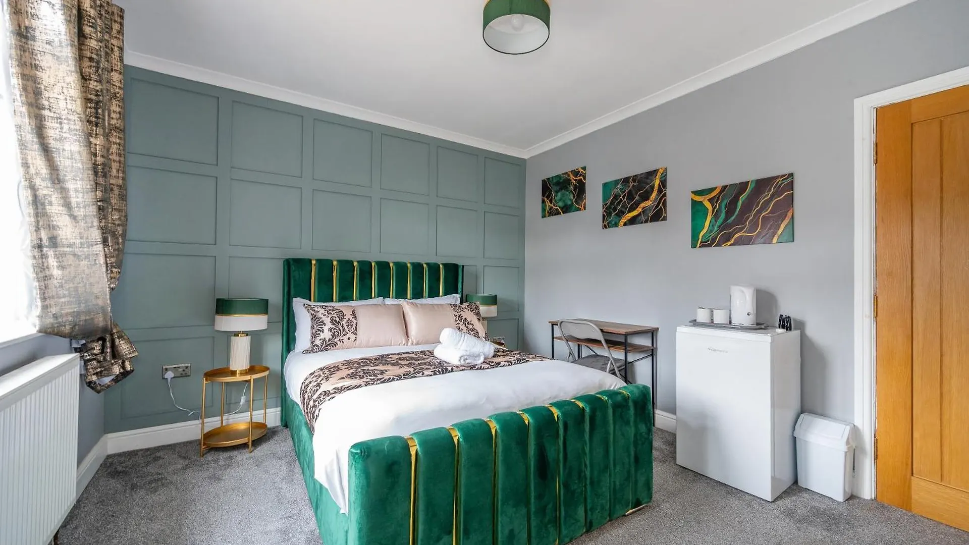 *Rb98Bl* For Your Most Relaxed & Cosy Stay + Free Parking + Free Fast Wifi * Leeds  Homestay