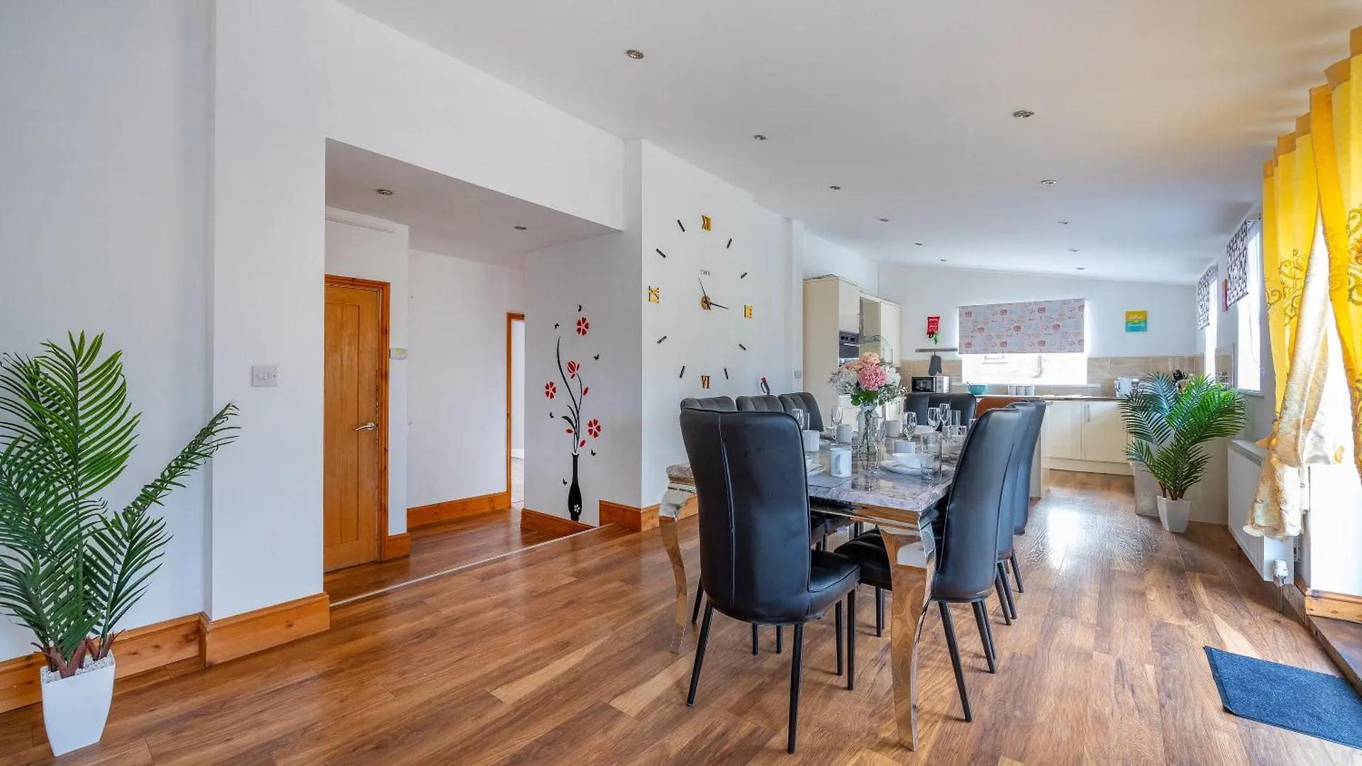 Homestay *Rb98Bl* For Your Most Relaxed & Cosy Stay + Free Parking + Free Fast Wifi * Leeds  United Kingdom