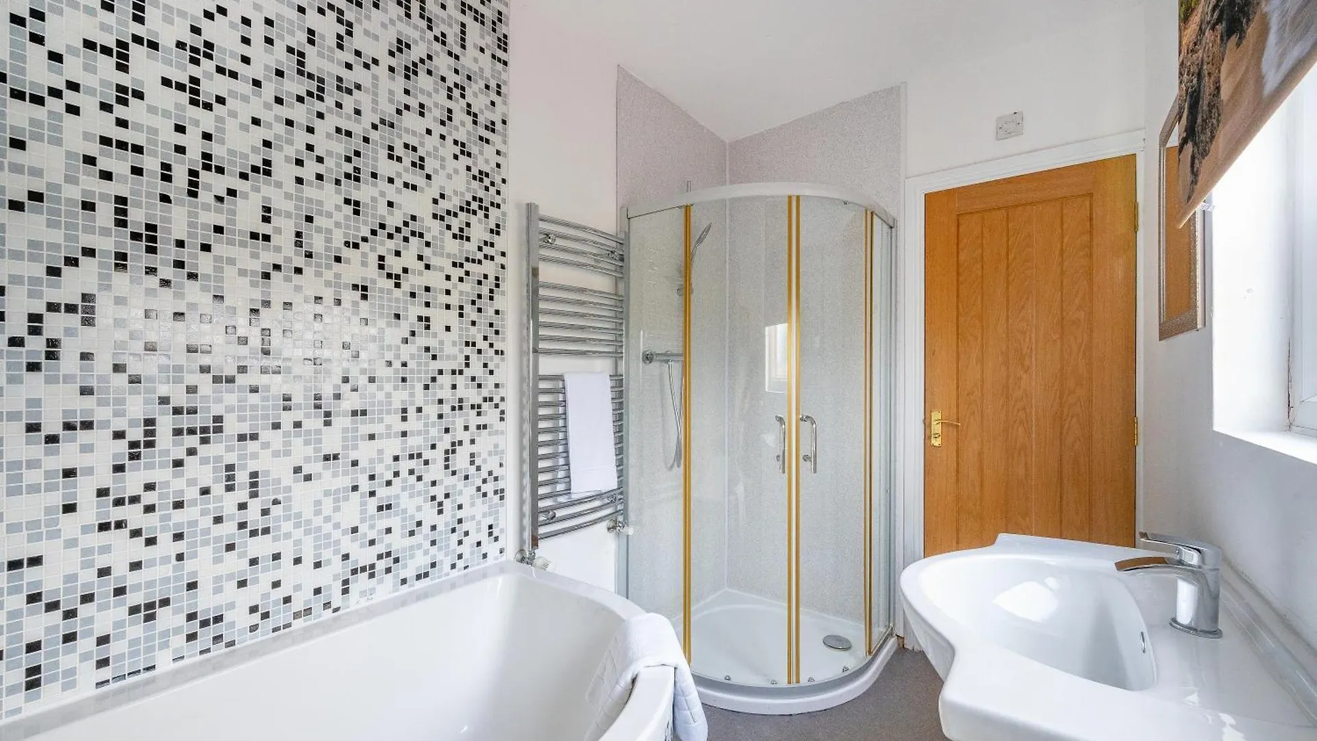 Homestay *Rb98Bl* For Your Most Relaxed & Cosy Stay + Free Parking + Free Fast Wifi * Leeds
