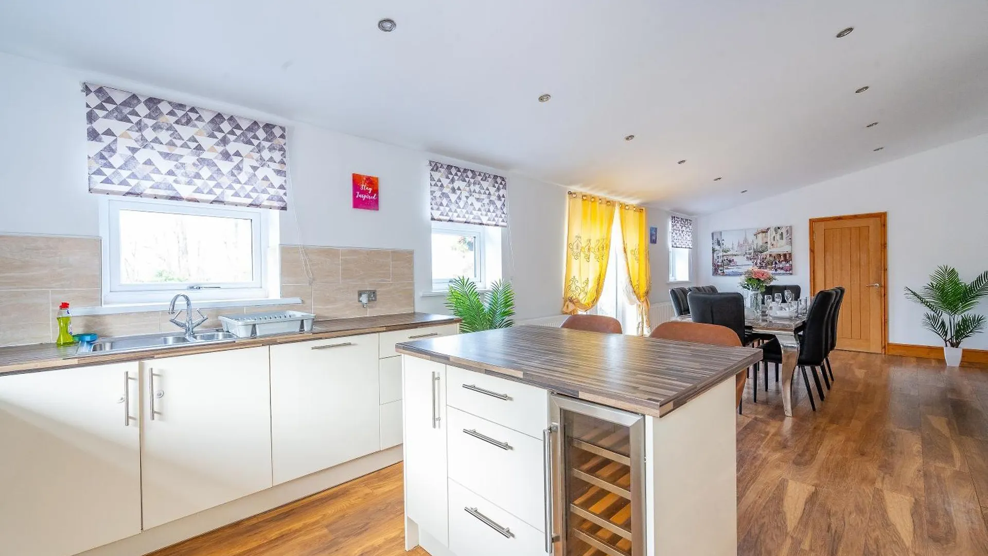 Homestay *Rb98Bl* For Your Most Relaxed & Cosy Stay + Free Parking + Free Fast Wifi * Leeds