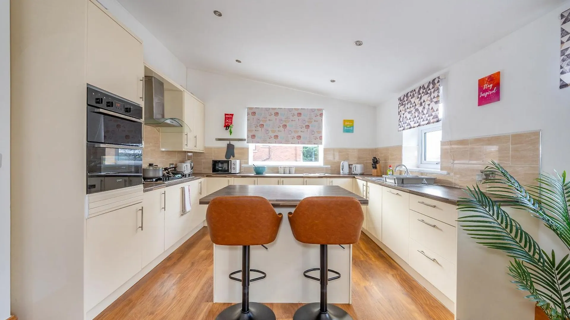 Homestay *Rb98Bl* For Your Most Relaxed & Cosy Stay + Free Parking + Free Fast Wifi * Leeds  United Kingdom