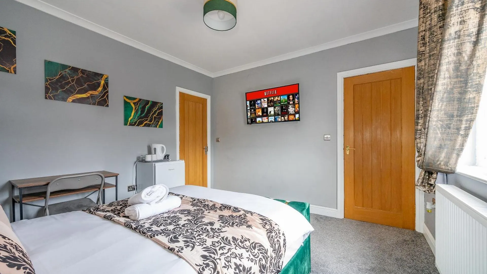 *Rb98Bl* For Your Most Relaxed & Cosy Stay + Free Parking + Free Fast Wifi * Leeds  Homestay Leeds (West Yorkshire)